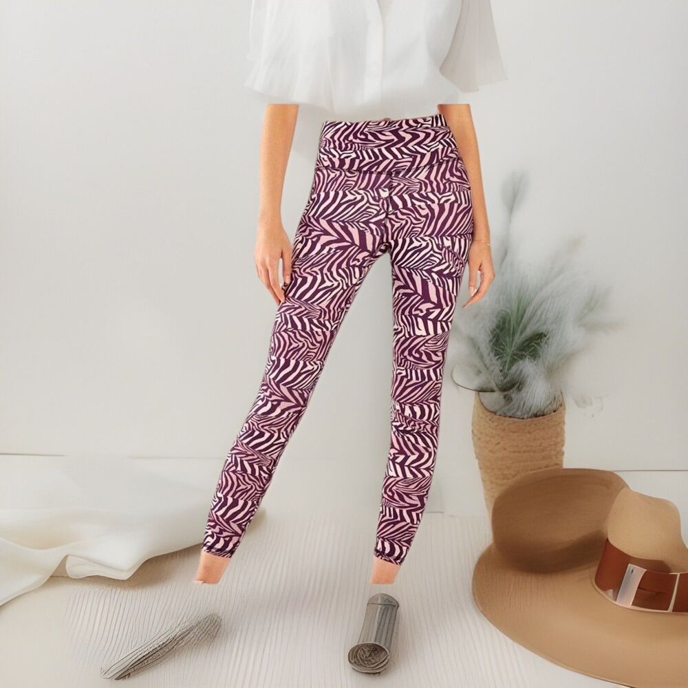 Fabletics  Powerhold® High-Waisted 7/8 Legging  Purple print SZ XS NWT